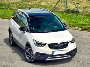 Noleggia Opel Crossland X aut a Bucarest Aeroporto Otopeni classe SUV