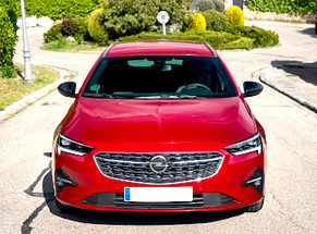 Mieten Sie Opel Insignia Sports Tourer facelift in Flughafen Bukarest Otopeni Klasse Kombi