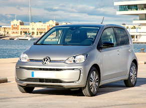Noleggia VW e-Up  (electric)  a Ramnicu Valcea classe Economica