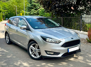 Louer Ford Focus wagon at  à Bucarest Aéroport Baneasa classe Monospaces