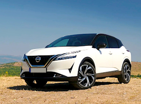 Rent Nissan Qashqai in Iasi Airport class SUV