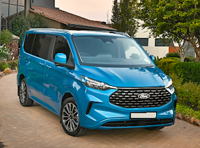 Mieten Sie Ford Turneo Custom new in Cluj-Napoca Klasse Van