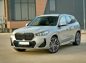 Noleggia BMW iX1 new (electric) a Targu-Mures classe SUV