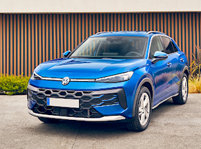 Mieten Sie VW T-Roc new in Bistrita Klasse SUV