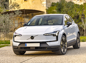 Noleggia Volvo EX30 (electric) a Brasov classe SUV