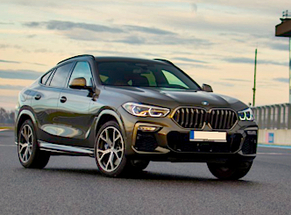Noleggia BMW X6 M - Pachet a Bucarest-Aeroporto-Baneasa classe SUV