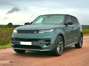 Noleggia Range Rover Sport New Plug In Hybrid a Bucarest classe Lusso