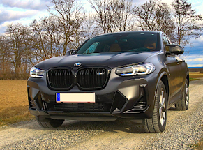Noleggia BMW X4 M Paket facelift a Bucarest classe Lusso